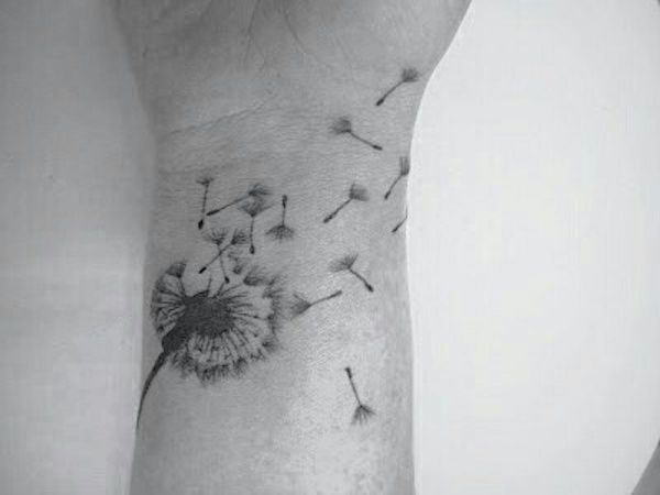 tatouage fleur de pissenlit