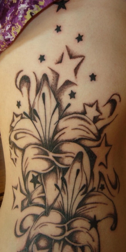 tatouage fleur et etoile