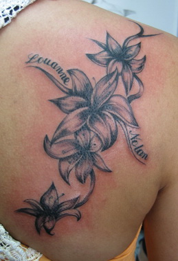 tatouage fleur et papillon