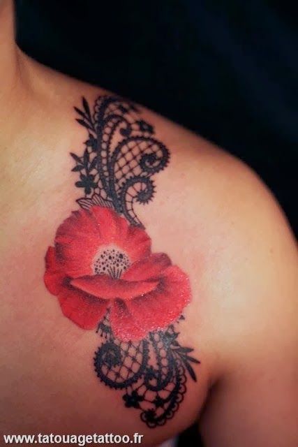 tatouage fleur femme épaule