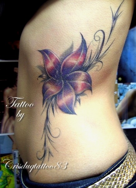 tatouage fleur flanc