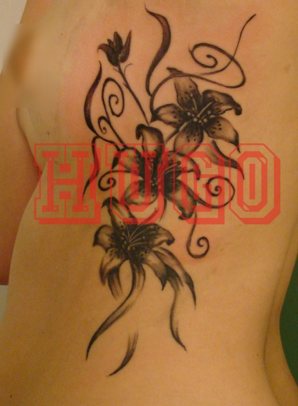 tatouage fleur flanc