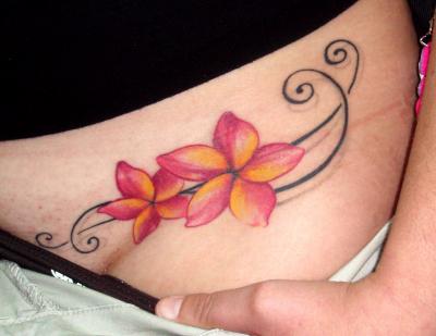 tatouage fleur frangipanier