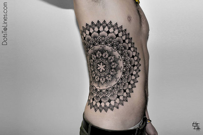 tatouage fleur geometrique