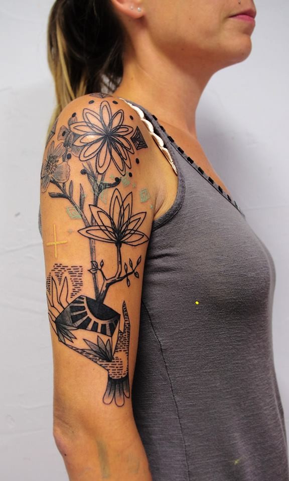 tatouage fleur graphique