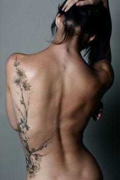 tatouage fleur grimpante