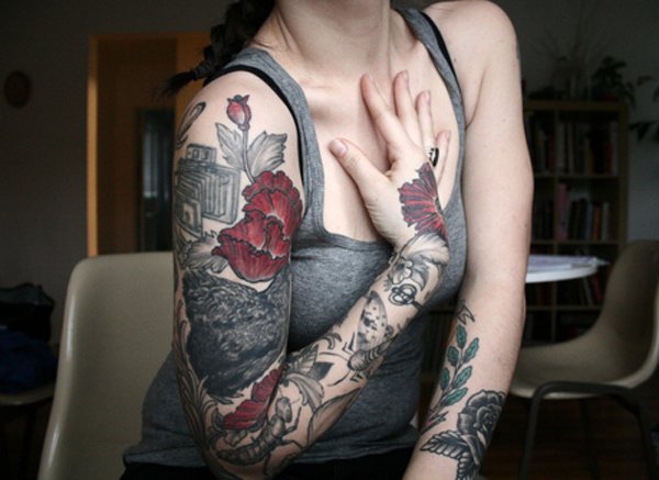 tatouage fleur manchette