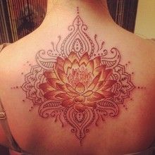 tatouage fleur nenuphare