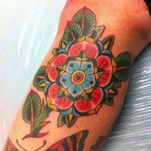 tatouage fleur old school