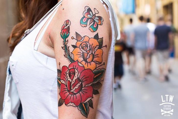 tatouage fleur old school