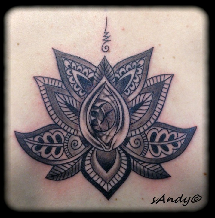 tatouage fleur orientale