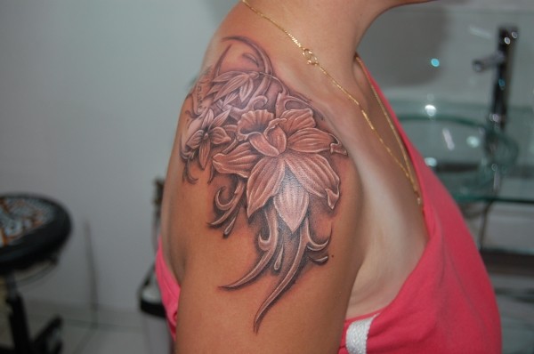 Tatouage fleur original