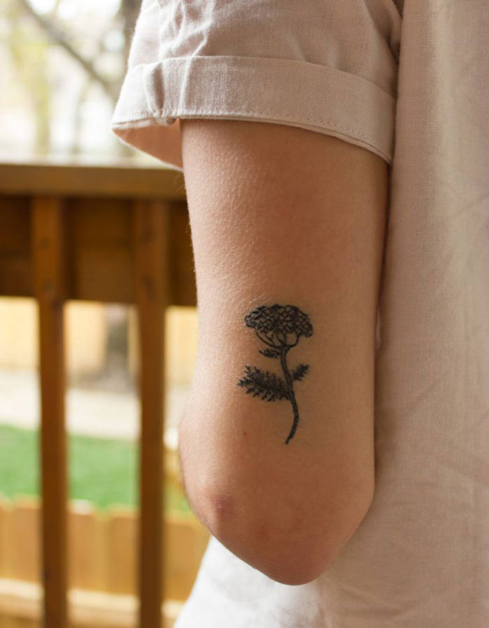 tatouage fleur original