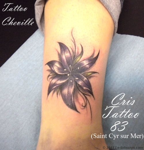 tatouage fleur original