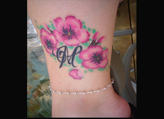 tatouage fleur pensée