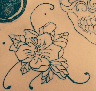 tatouage fleur pensée