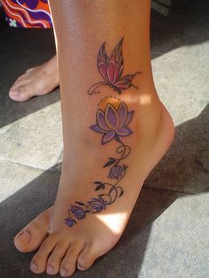 tatouage fleur pied cheville