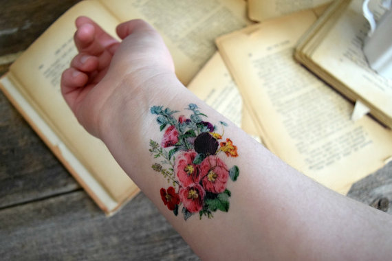 tatouage fleur sauvage