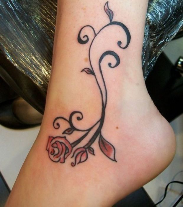 tatouage fleur sur cheville