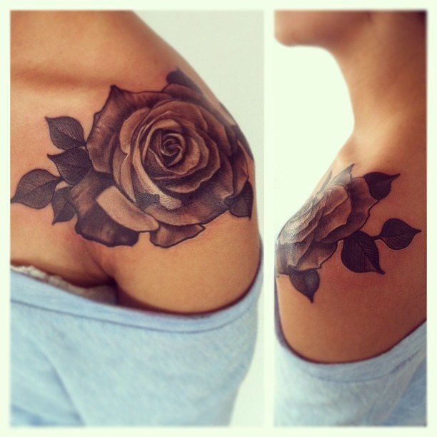 tatouage fleur sur épaule