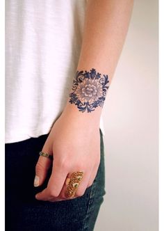 tatouage fleur thai