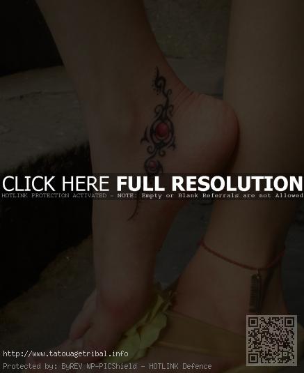 tatouage fleur tribal cheville