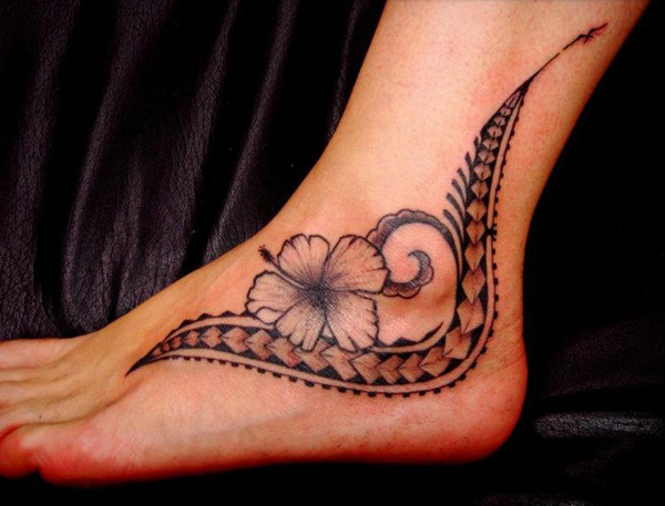tatouage fleur tribal cheville
