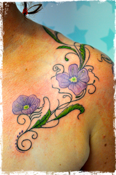 tatouage fleur veronique