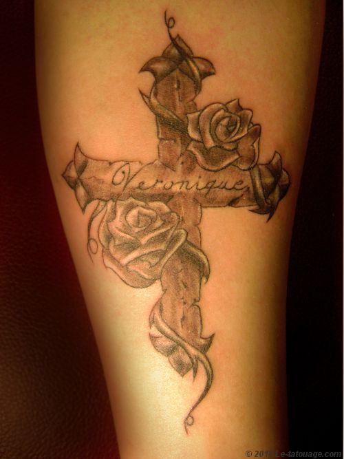 tatouage fleur veronique