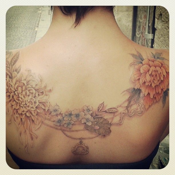 tatouage fleur vintage