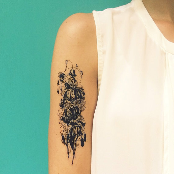 tatouage fleur vintage