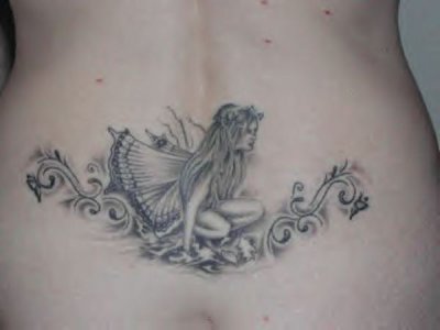 tatouage gothique bas du dos