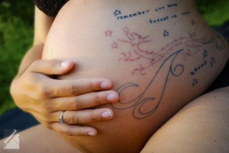 tatouage haut du dos péridurale