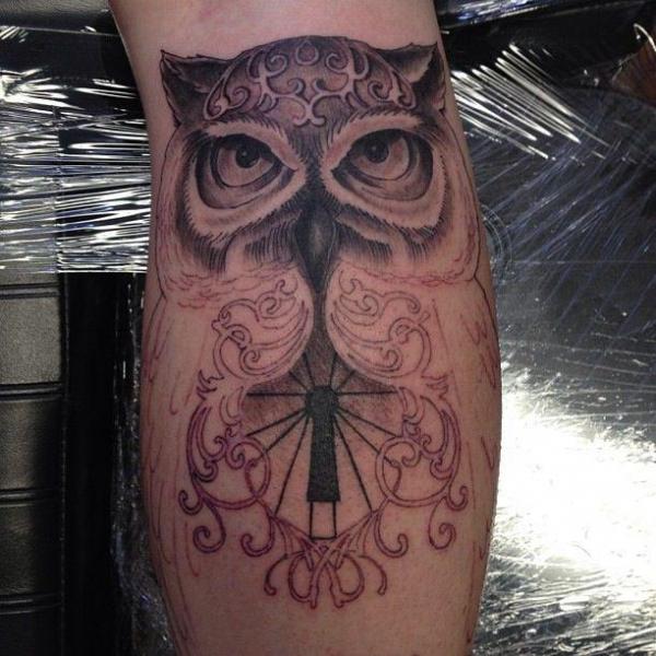 tatouage hibou bras