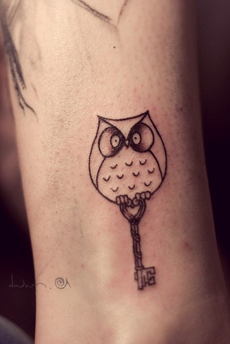 tatouage hibou cheville