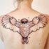 tatouage hibou poitrine