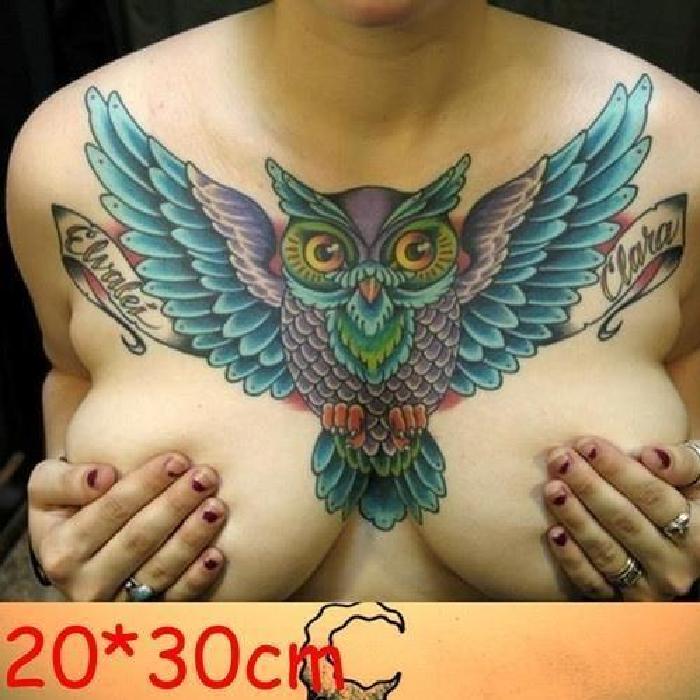 tatouage hibou poitrine