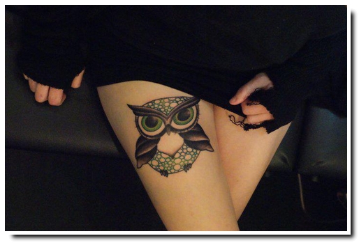 tatouage hibou stylisé