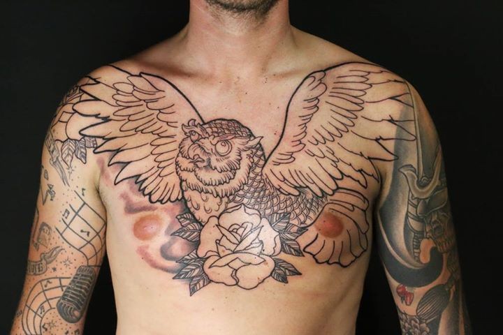 tatouage hiboux torse