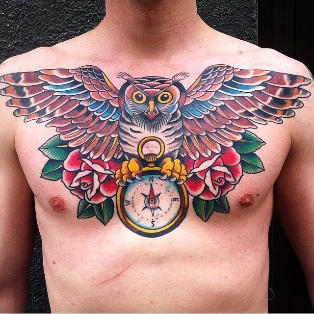 tatouage hiboux torse
