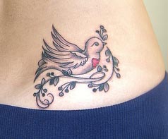 tatouage hirondelle avec cerise