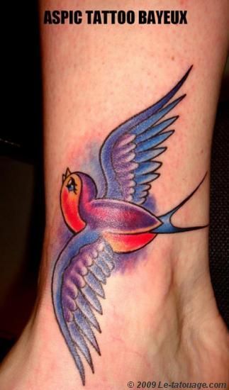 tatouage hirondelle avec cerise