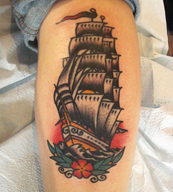 tatouage hirondelle avec cerise dans le bec