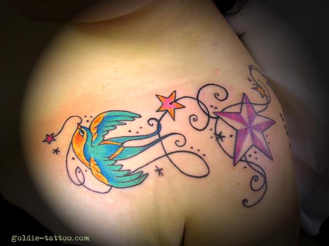 tatouage hirondelle etoile