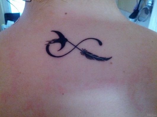 tatouage hirondelle infini