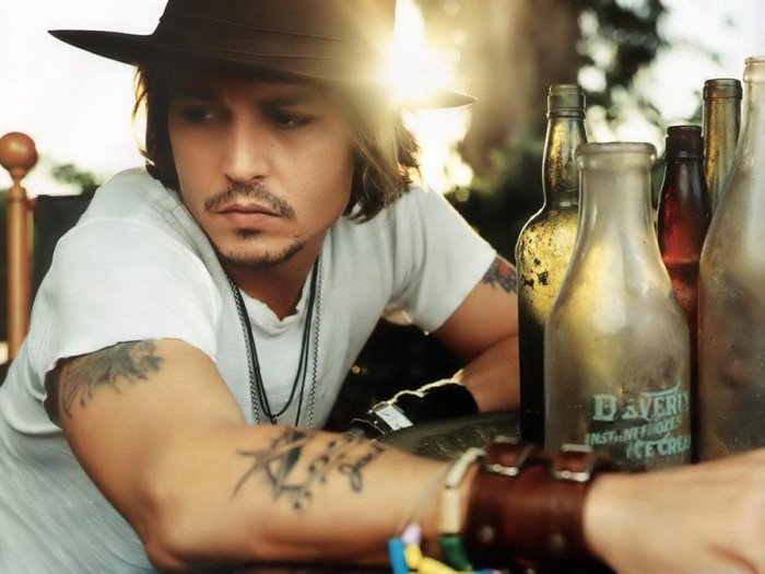 tatouage hirondelle johnny depp