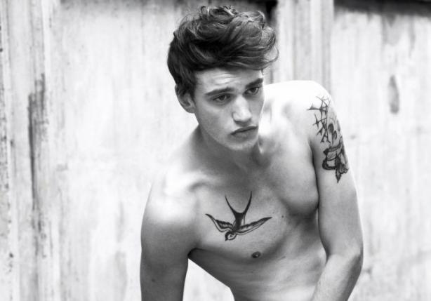 tatouage hirondelle julien