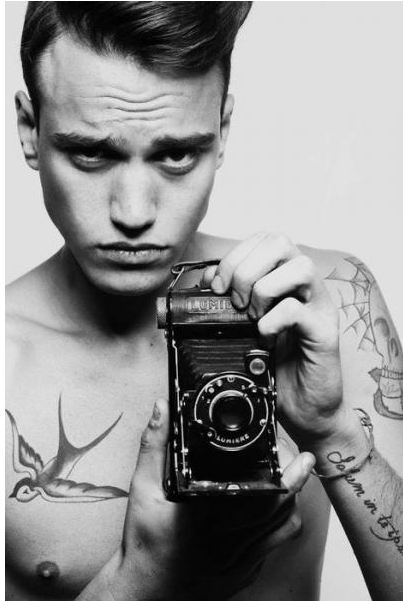 tatouage hirondelle julien