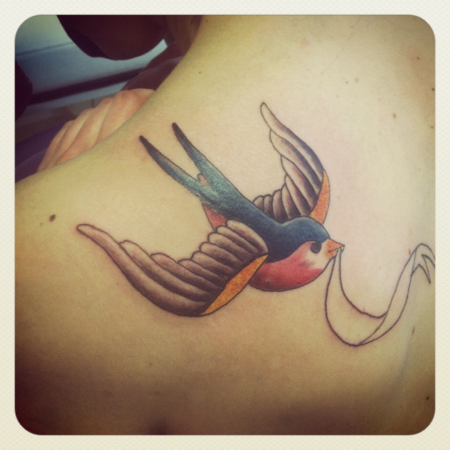 tatouage hirondelle old school