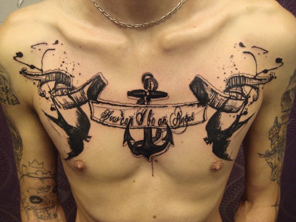 tatouage hirondelle torse